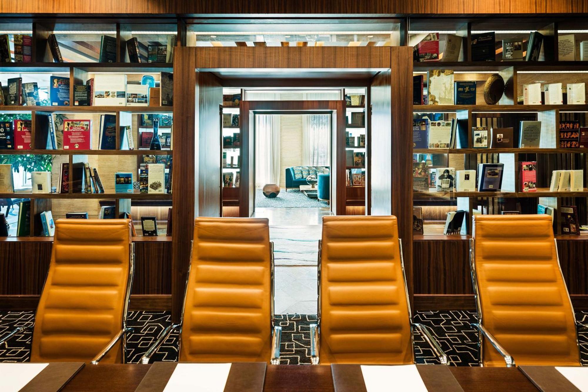 Sheraton Baku Intourist Eksteriør billede Library on board