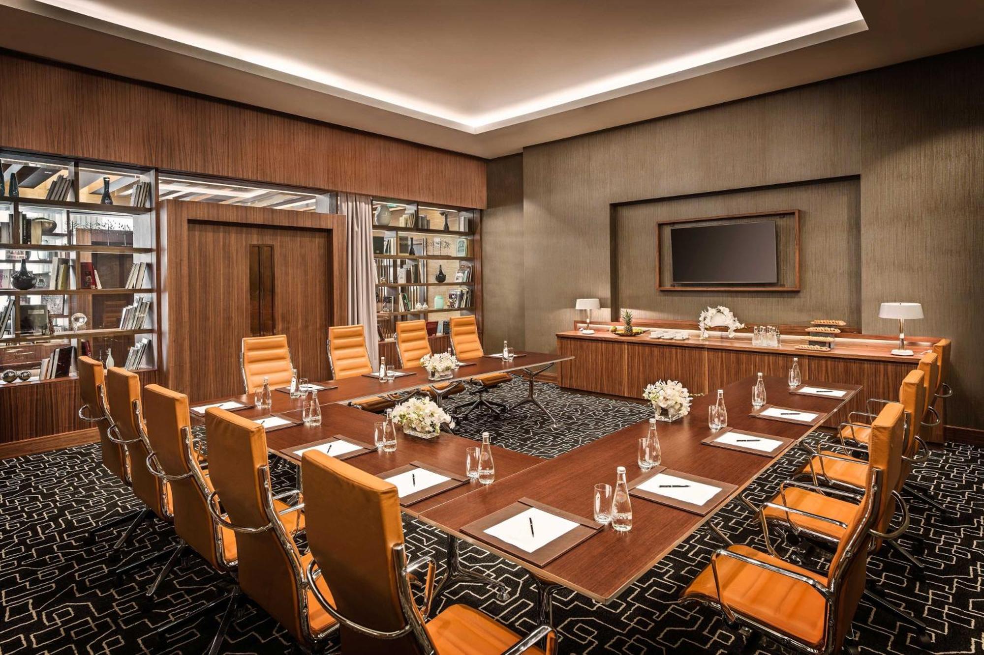 Sheraton Baku Intourist Eksteriør billede Boardroom