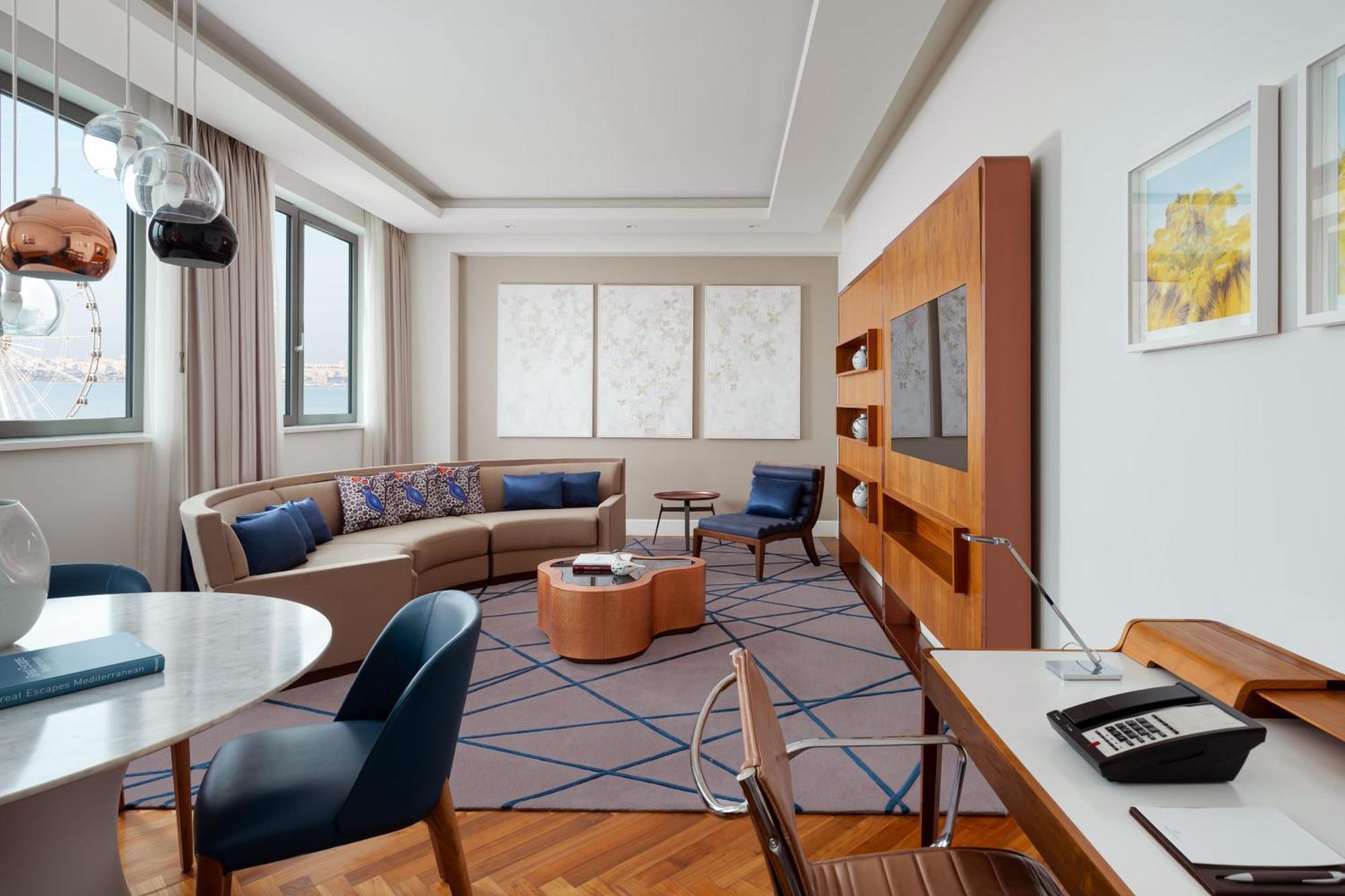 Sheraton Baku Intourist Eksteriør billede A living room at the hotel