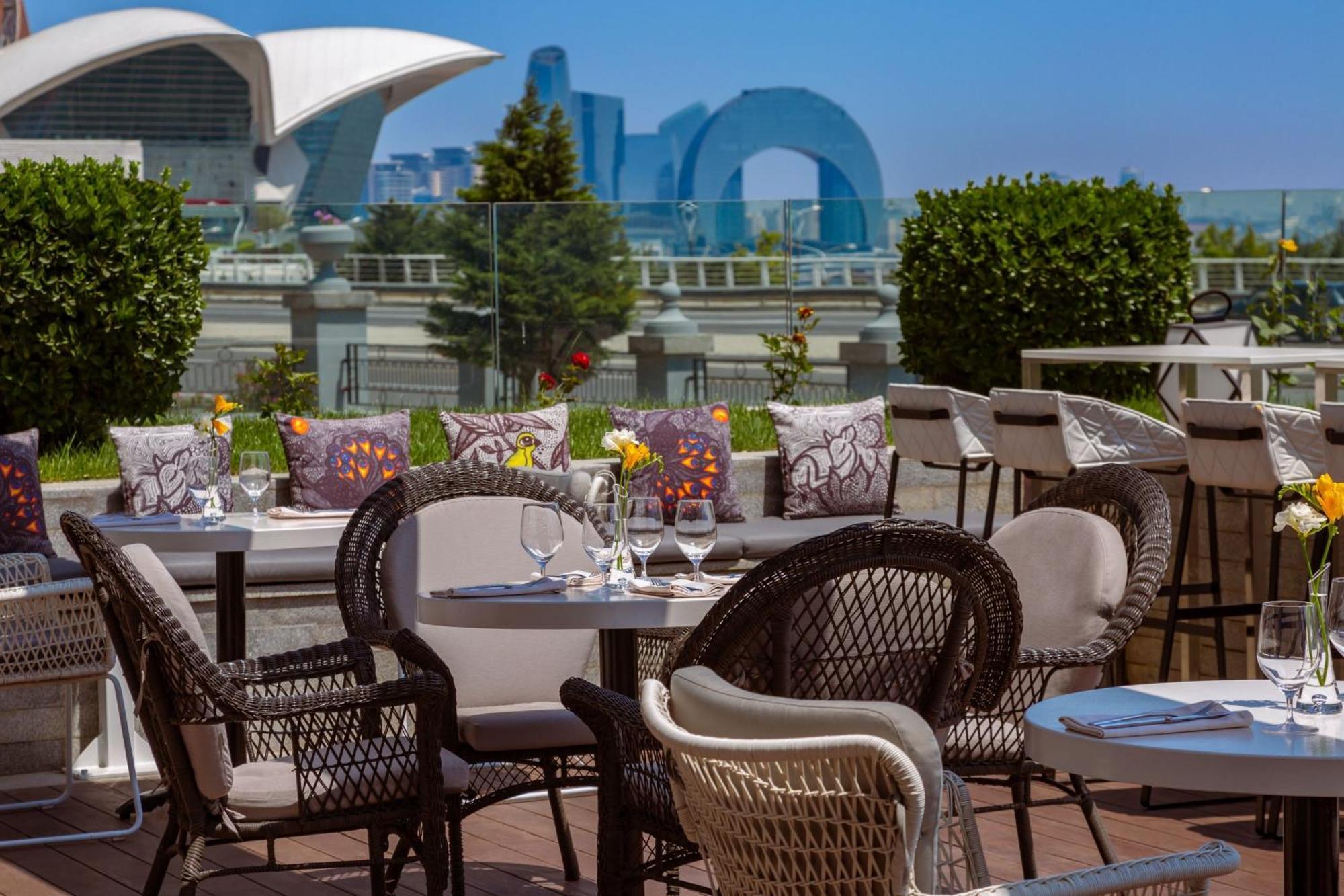 Sheraton Baku Intourist Eksteriør billede View from the hotel's rooftop