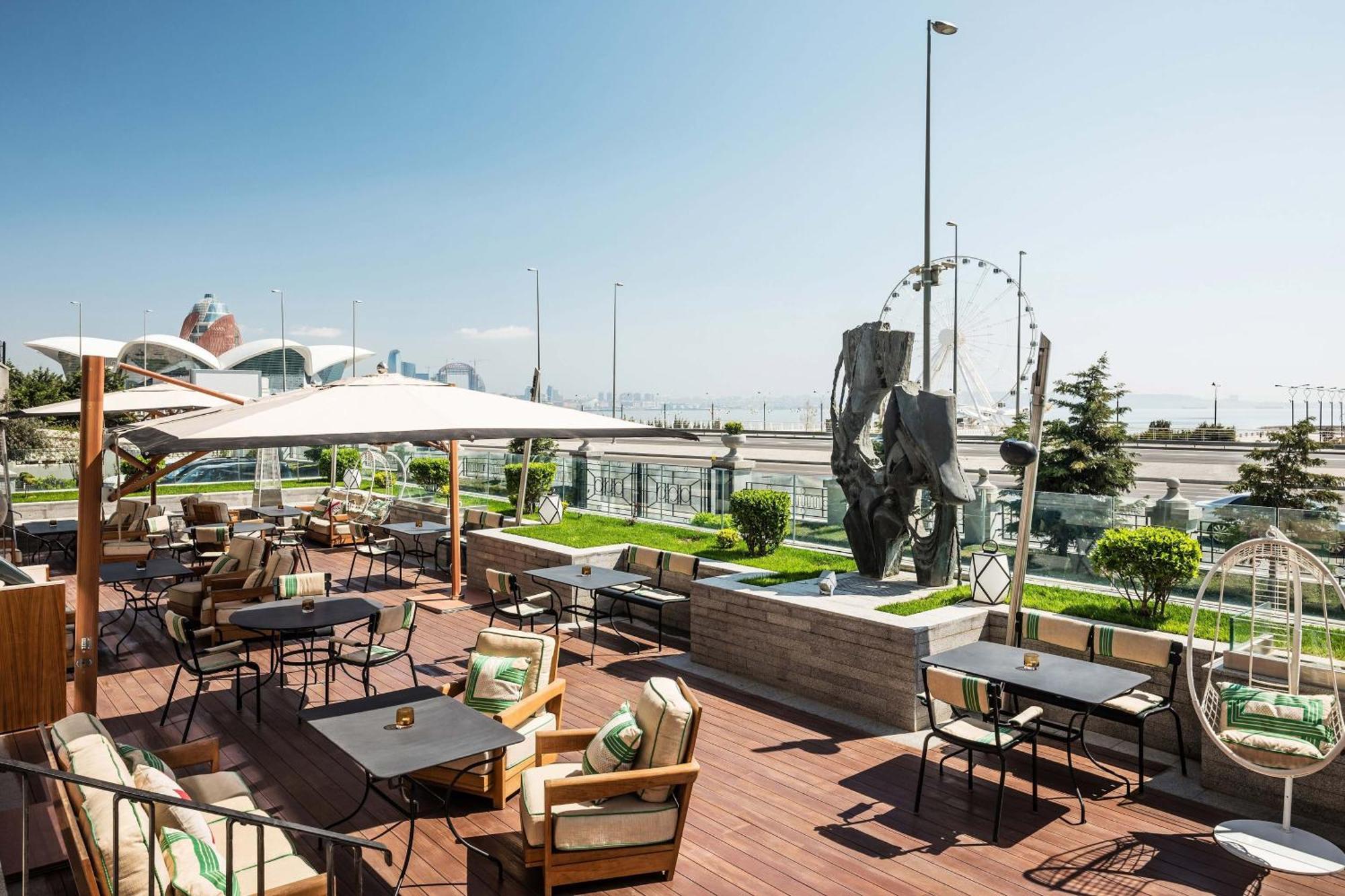 Sheraton Baku Intourist Eksteriør billede The Sky Bar