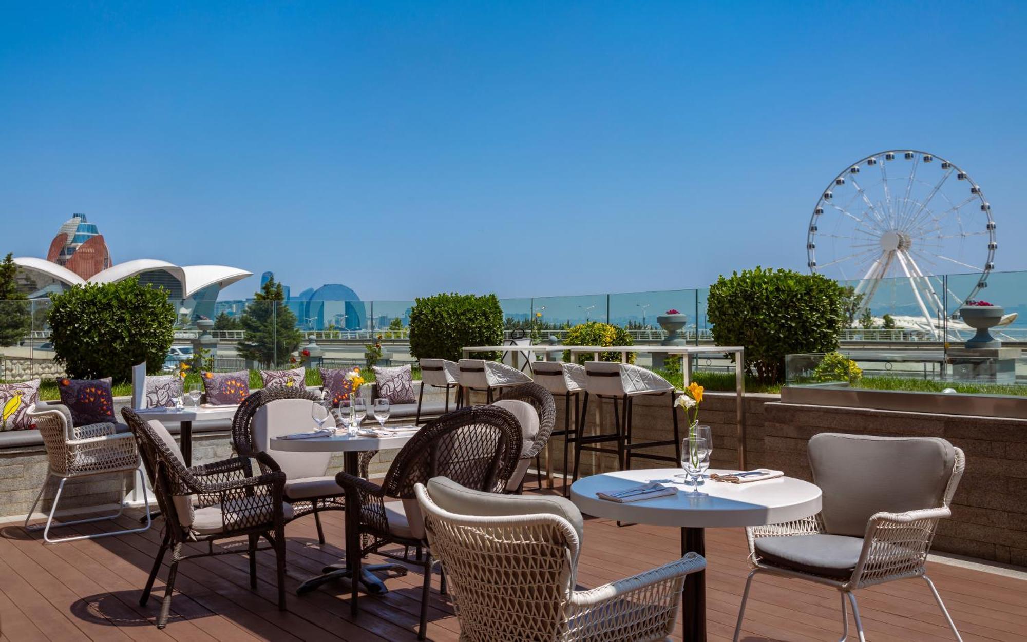 Sheraton Baku Intourist Eksteriør billede The Sky Bar