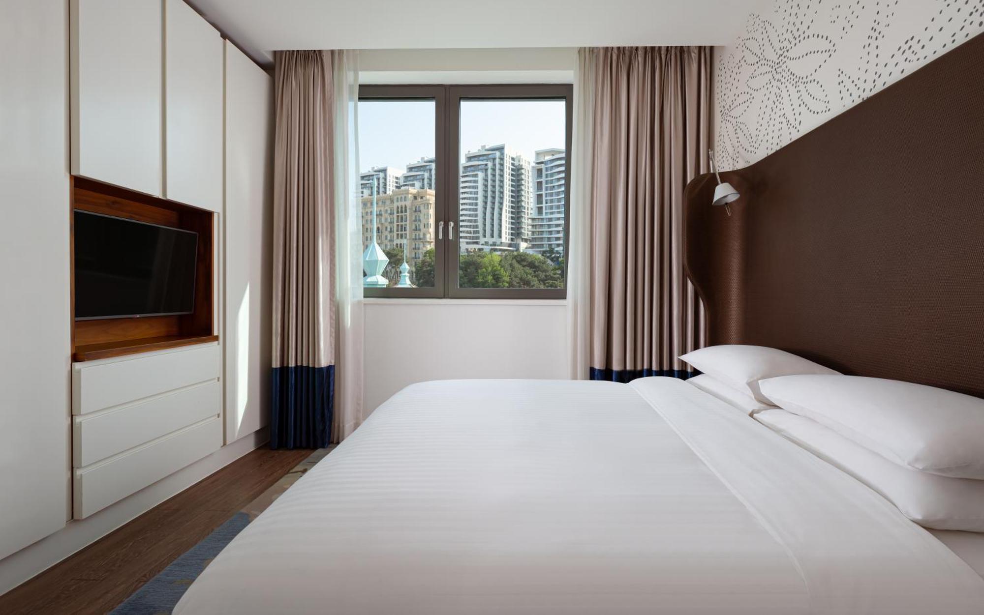 Sheraton Baku Intourist Eksteriør billede A bedroom at the hotel