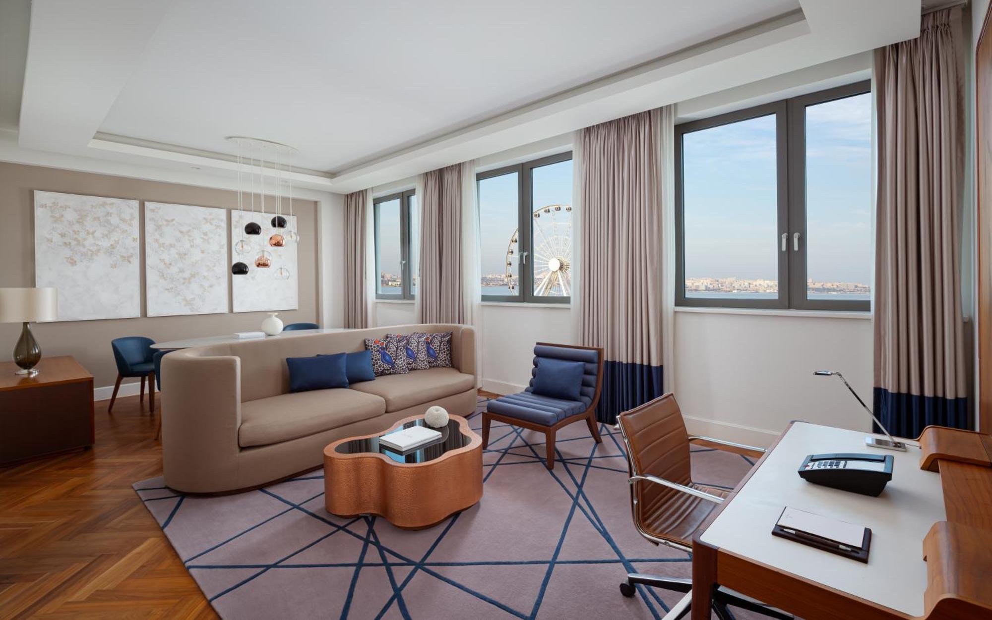 Sheraton Baku Intourist Eksteriør billede A living room at the hotel